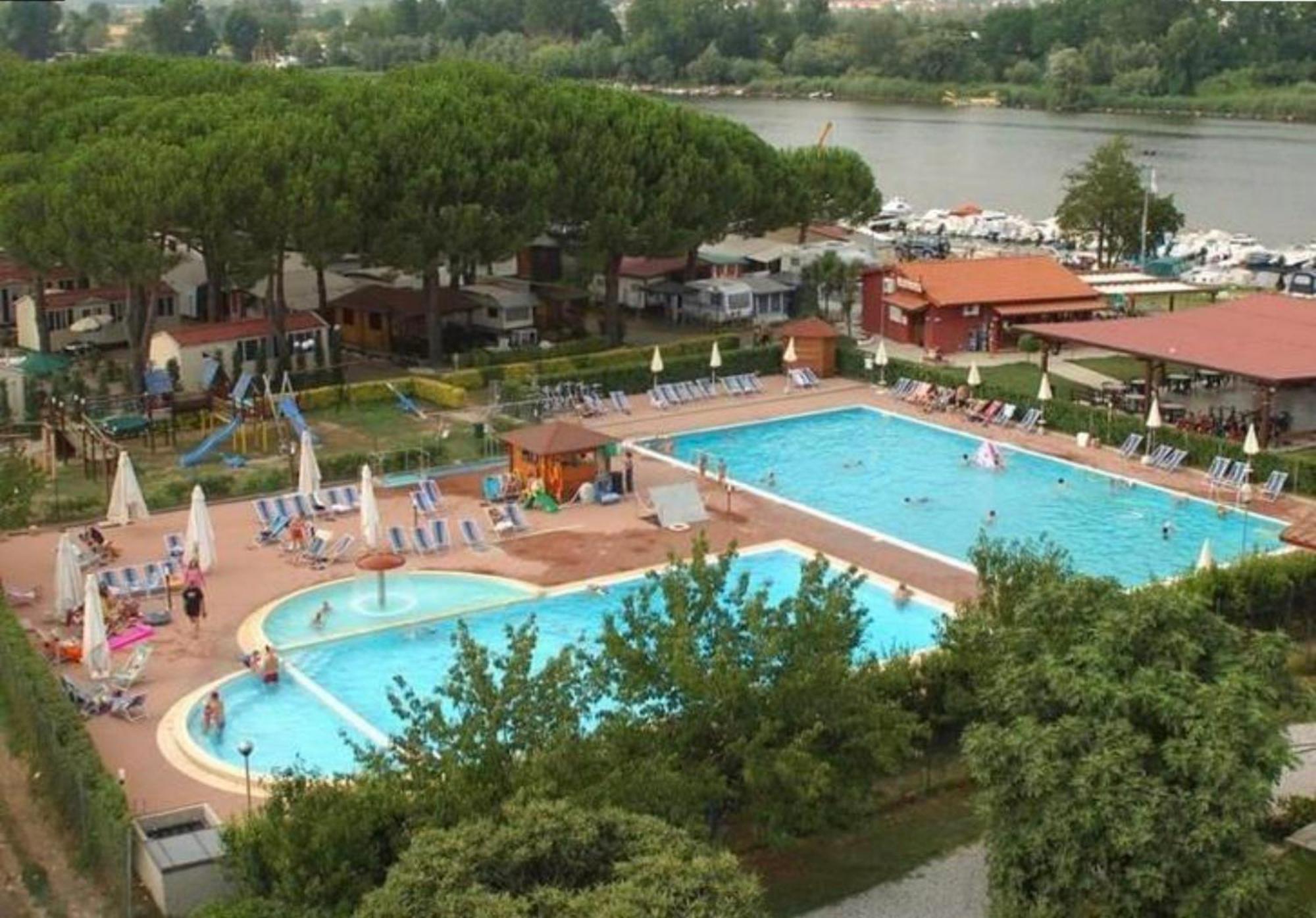 Chalet Camping River Italie Met 2 Slaapkamers Ameglia Kültér fotó
