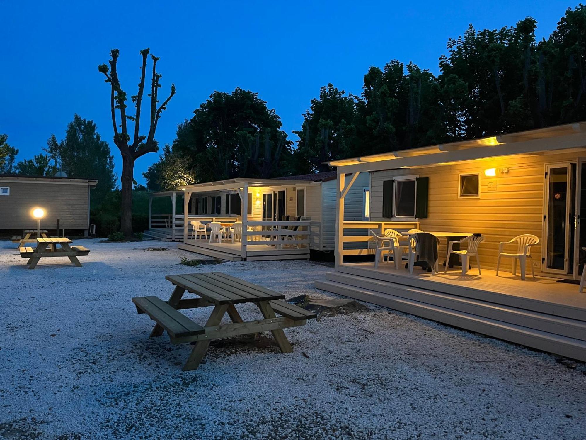Chalet Camping River Italie Met 2 Slaapkamers Ameglia Kültér fotó